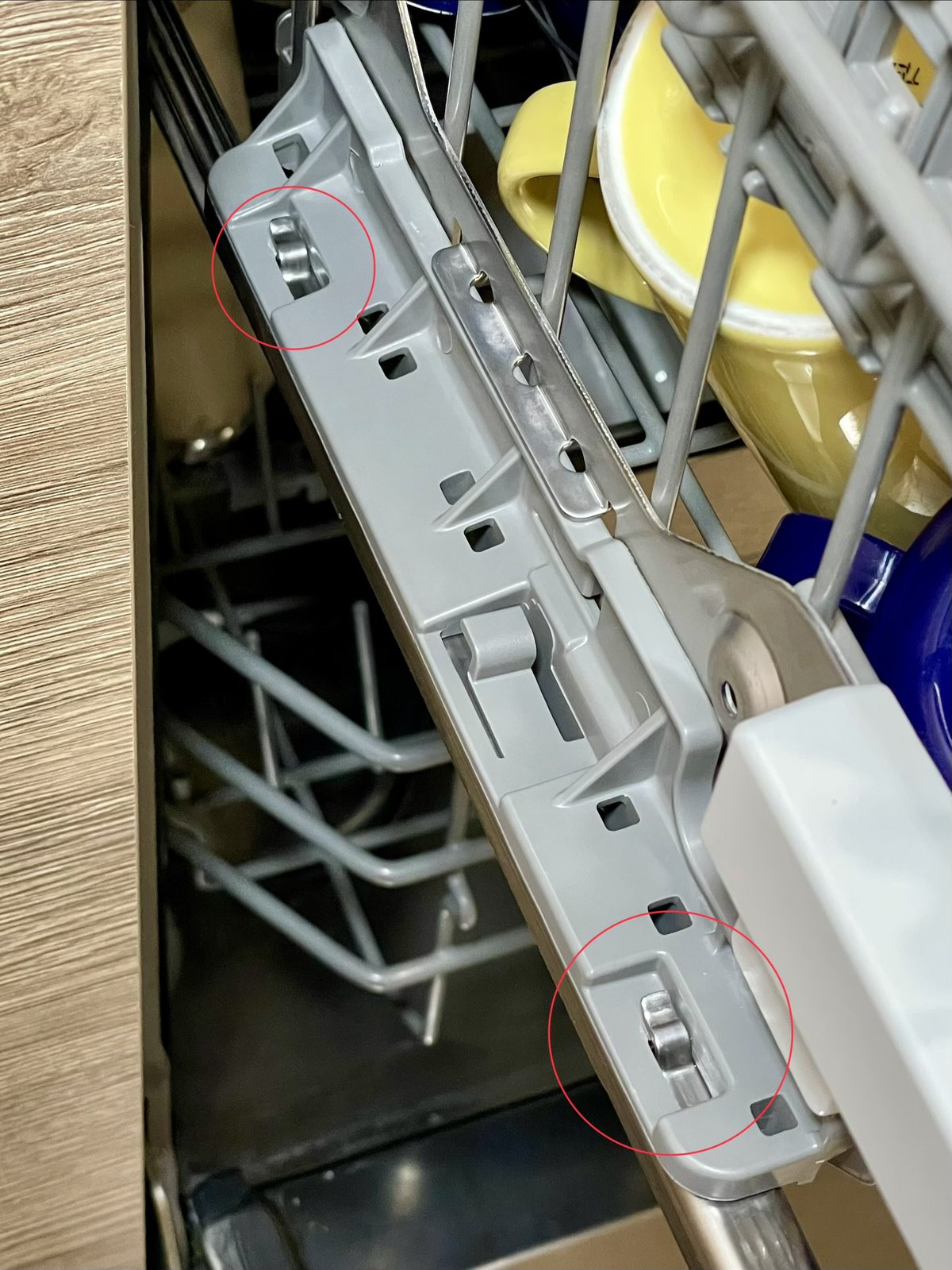 上かごのスライドレール全体