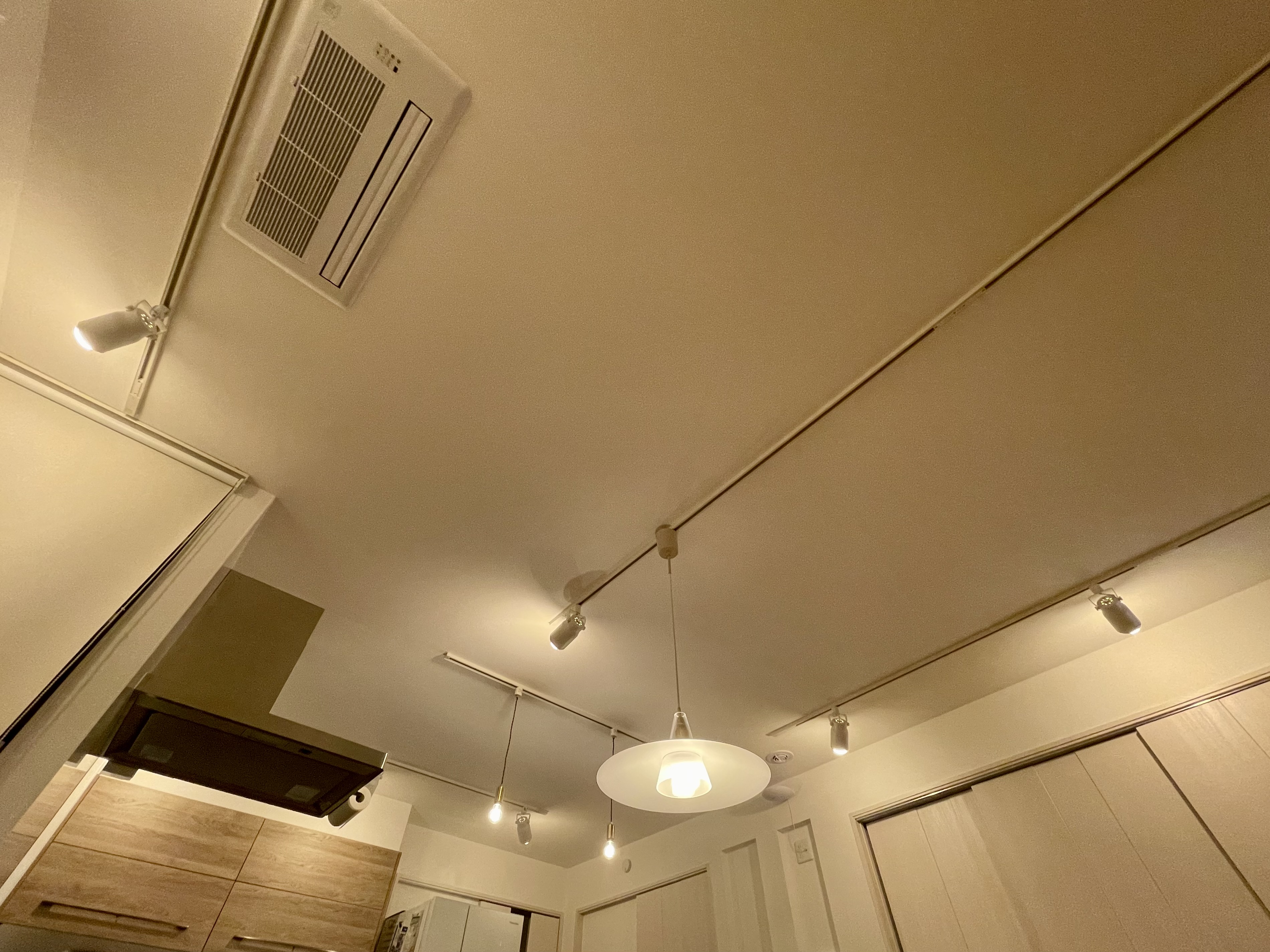 電球色の温かい雰囲気