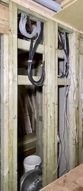 建築中のニッチ予定壁。中央に柱が通っている